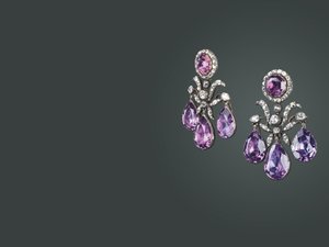 Historiskt par öronhängen, ca 1760 (ametist, diamanter, silver och guld) av School Russian
