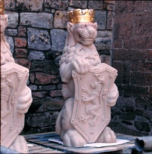 Heraldiskt lejon, från taket till den stora salen (sten) av School Scottish