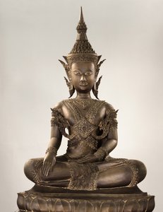 Buddha i naturlig storlek i kunglig klädsel (brons)