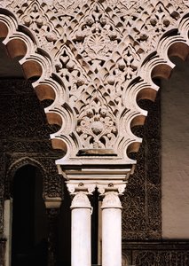 Detalj av en av polylobbågarna från Patio de las Doncellas (gips)