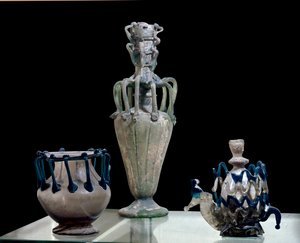 Orientalisk konst: glasvaser tillverkade i Syrien. 300 ca. Paris, Louvren