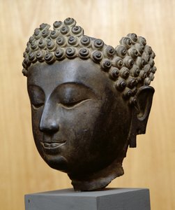 Buddhas huvud tittar ner, Lan Na Culture (brons)