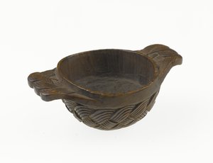 Quaich, höglandsskål eller dryckeskärl av trä med två luggar, ca 1700 (trä) av Scottish School