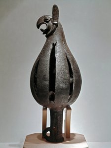 Art Scythian (Scythian civilisation eller Scythia): griffonformad prydnad med örnhuvud. Bronsföremål, från andra hälften av 700-talet f.Kr. Sankt Petersburg, Hermitagemuseet av Scythian