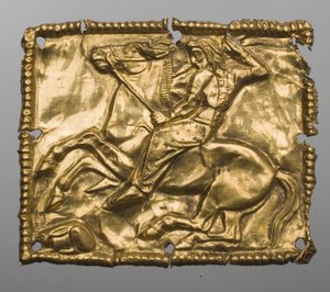 Art des steppes - skytisk konst: plakett som visar en jaktscen. Guld, storlek: 5,2x4,2, 400-talet f.Kr., State Hermitage, St. Petersburg av Scythian