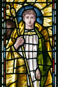 Mortehoe, St Mary, Heaton Butler & Bayne, Selwyn Image, Archangel St Raphael detalj, ca 1890 av Selwyn Image Selwyn Image