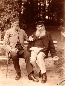 Yakov Polonsky och Afanasy Fet, ryska poeter, c1890. av Sergei Dmitrievich Botkin