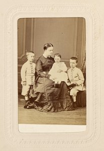 P[rin]cesse Clotilde och hennes barn. av Sergei Luvovich Levitsky