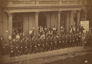 [Grupporträtt av officerare] av Silas A. Holmes