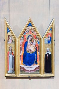 Triptyk, tronande Madonna och barn med änglar (mitten), bebådelsens ängel och helgon Augustinus (vänster), jungfruförkunnelse och helgon Monica (höger)