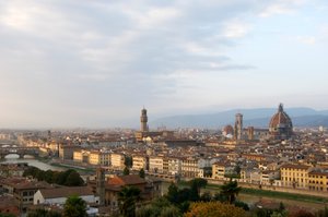Italien, Toscana, Florens, förhöjd utsikt över staden Från Piazzele Michelangelo, 2022 (foto)