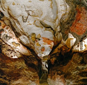 Axial Gallery visar utdöda uroxar på taket i Lascaux-grottan i Frankrike.