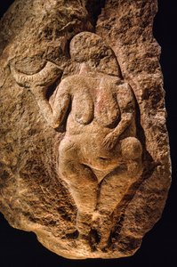 Venus från Laussel, snidad bild av en gravid kvinna, cirka 25 000 år gammal.