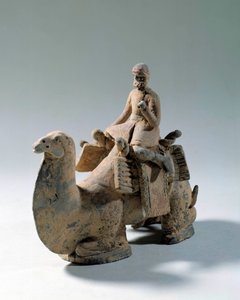 Sogdisk civilisation: "" kamel och kamel, transport av siden""" Begravningsstaty i terrakotta. 400- eller 600-talet. Paris, Cernuschi-museet av Sogdian Sogdian