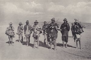 Kafirs återvänder från jobbet (s/v foto) av South African Photographer