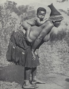 Kvinna som bär sin bebis på ryggen, Sydafrika (s/v foto)