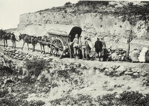 Lastar av en vagn med skjutvapen för att bestiga Dersa Hills, Tetouan, Marocko av Spanish Photographer