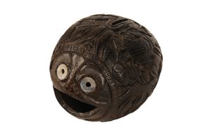 Snidade kokosnötsparkar, spansk kolonial, ca 1800 (kokosnöt) av Spanish School