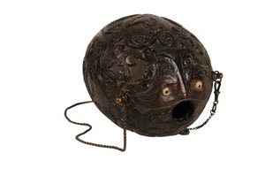 Ristade kokosnötspulverkolv bugbear, spansk kolonial, ca 1800 (kokosnöt) av Spanish School
