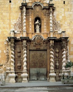 Detalj av fasaden av kyrkan San Bartolome, Benicarlo, Spanien, byggd på 1700-talet (foto) av Spanish School