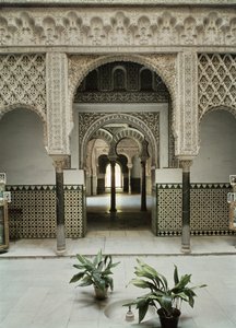 Patio de las Munecas, 1100-1300-talet av Spanish School