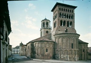 Utsikt över kyrkan San Tirso av Spanish School