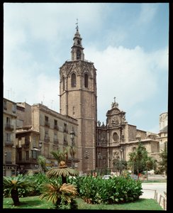 Utsikt över Micalet (Miquelet eller El Miguelete) klocktorn i katedralen i Valencia (Valencia) 1381-1429 Spanien av Spanish School