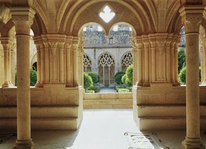 Utsikt mot klostret från Kapitelhuset, 1100-1200-talet av Spanish School