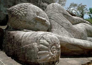 Den liggande bilden, som visar Buddhas parinirvana, skulptur, Gal Viharas tempel