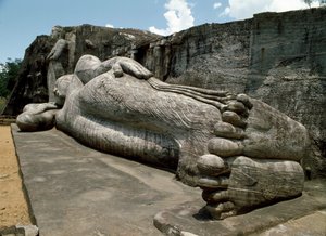 Den liggande bilden, som föreställer Buddhas parinirvana, skulptur, Gal Viharas tempel