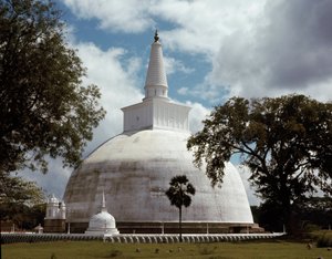 Utsikt över Ruwanwelisaya stupa av Sri Lankan School