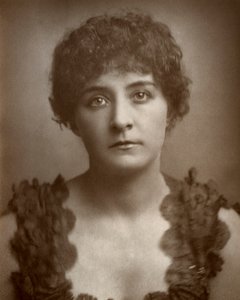Julia Gwynne, brittisk operasångerska och skådespelerska, 1884