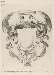 Kartusch med örnar och två spädbarn som håller en krona, 1647. av Stefano della Bella