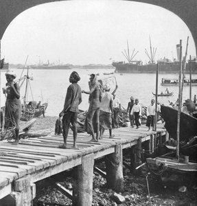 Landsteg på Irrawaddyfloden, Rangoon, Burma, 1908 av Stereo Travel Co