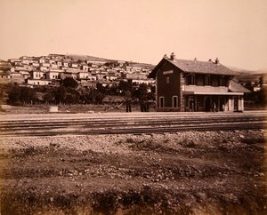 Stationshuset och byn Mallakah på järnvägslinjen Beirut till Damaskus (foto) av Studio Bonfils