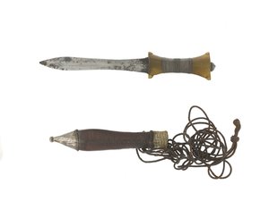 Armkniv och skida