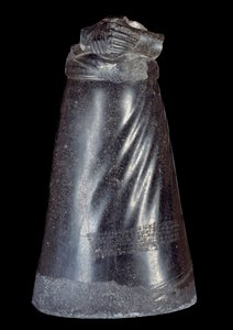 Mesopotamien: nedre halvan av dioritstatyn av Manishtusu (Manishtousu) (2270-2254 f.Kr.), kung av Agade. 2300-2250 F.KR. Från platsen för Susa (Babylon). Sol 0,88 m Paris, Musee du Louvre. av Sumerian Mesopotamian School