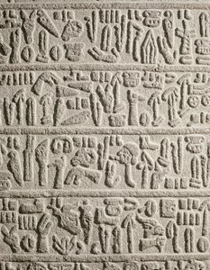 Hieroglyfiskt skriftfragment som berättar om livet för Katusas kung, hetit