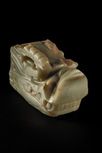 Junkunc Jade Dragon Head (jade) av Tang Dynasty Chinese School