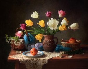 Klassiskt stilleben med tulpaner av Tatyana Skorokhod
