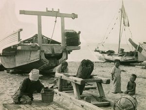 En fiskarfamilj i Japan ca 1900 - 1915 (fotografi)