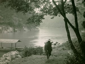 Fiskare vid Hozu-floden, Arashiyama-distriktet, Kyoto ca 1900 - 1915 (fotografi) av Teijiro Takagi