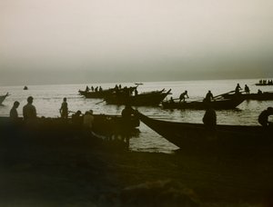 Japansk fiskare till havs, ca 1900 - 1915 (fotografi) av Teijiro Takagi