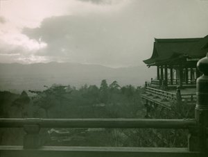 Kiyomizu-dera-templet i Kyoto, ca 1900 - 1915 (fotografi) av Teijiro Takagi