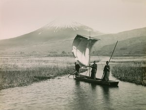 Fujiberget sett från Tokaido, cirka 1900 - 1915 (fotografi) av Teijiro Takagi