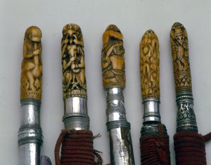 Prydnadskniv och svärdshandtag, norra Thailand (silver och elfenben)