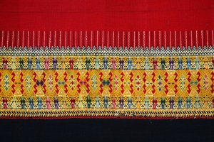 Mönstrat tyg med dubbla krokar, Chom Thong, Chiang Mai, Thailand (textil) av Thai School