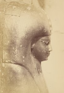 Närbild av drottningen Aah-Hoteps sarkofag (profil) av Théodule Devéria