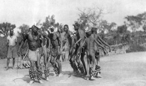 Ugandiska dansare, Dodoma till Mongalla, Uganda, 1925 1927
