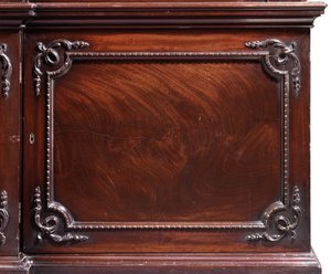En bokhylla med utgång från George III av Thomas Chippendale
